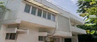 Comfy cozy sprawling bungalow for leisure/business trip