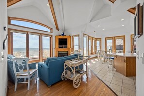 Living area - 142 Oceanview Lane (North Topsail Beach)