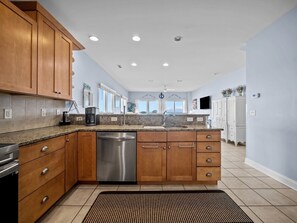 Fridge, microwave, oven, stovetop - Anchor of Santorini - 5 Bedroom Oceanfront Townhouse Sleeps 15 (Surf City)