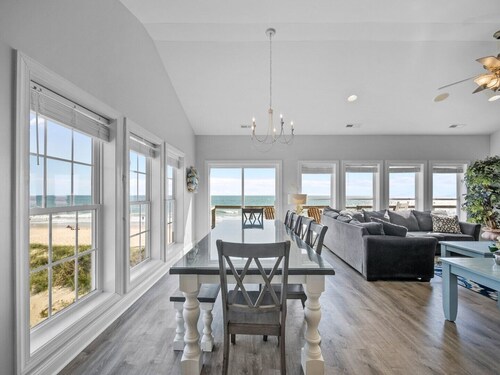 Salty Dawgs - 5BR, 5.5BA Oceanfront House on North Topsail Beach, NC