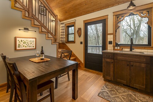 Modern 2BR Cabin w/ Hot Tub Near Carbondale