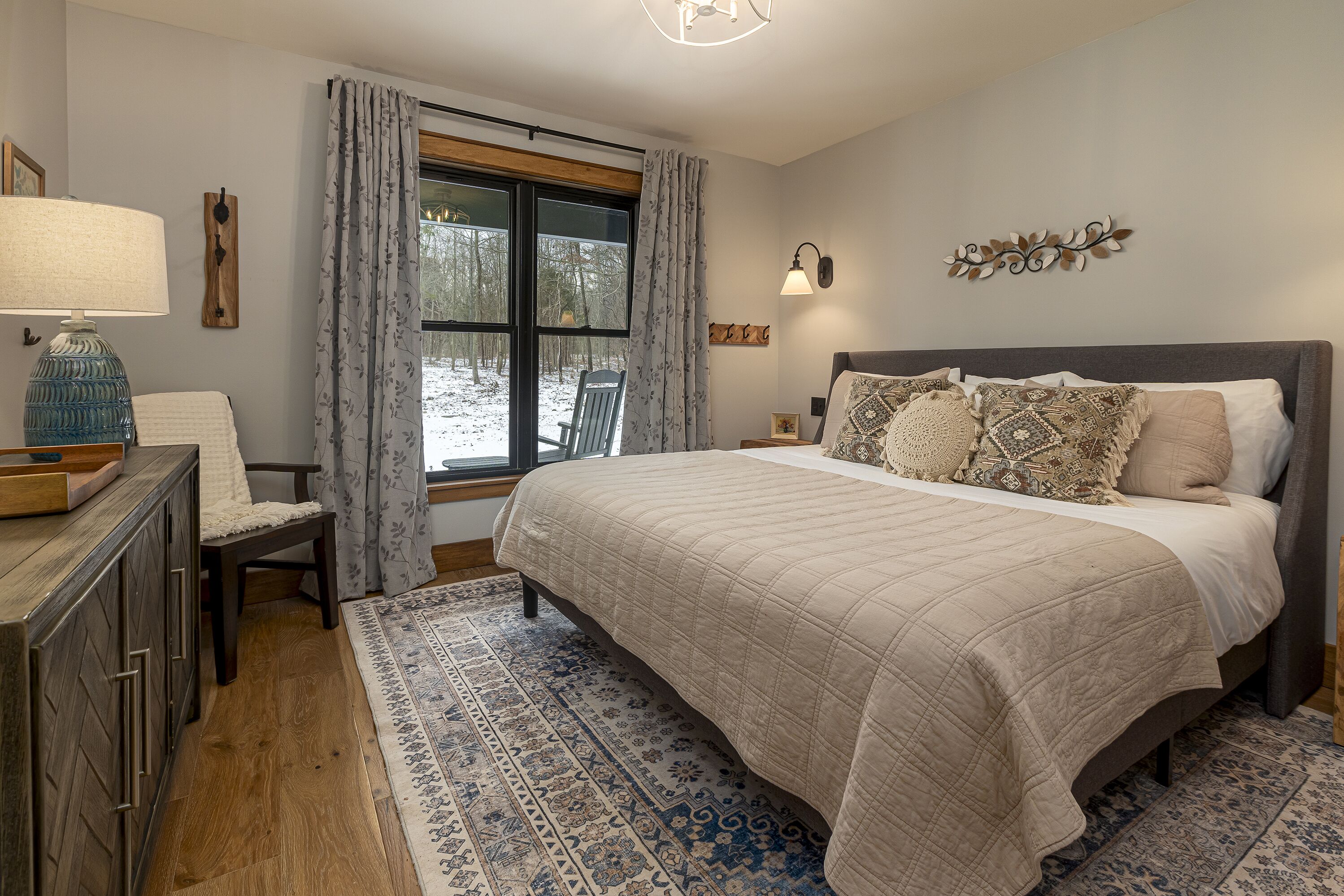 2 slaapkamers, een strijkplank/strijkijzer, gratis wifi, beddengoed