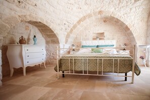 3 bedrooms, iron/ironing board, travel cot, free WiFi - Large Family-Friendly Villa With Trullo Located in the Apulian Countryside (Puglia)