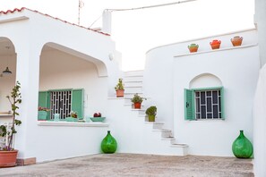 Exterior - Large Family-Friendly Villa With Trullo Located in the Apulian Countryside (Puglia)