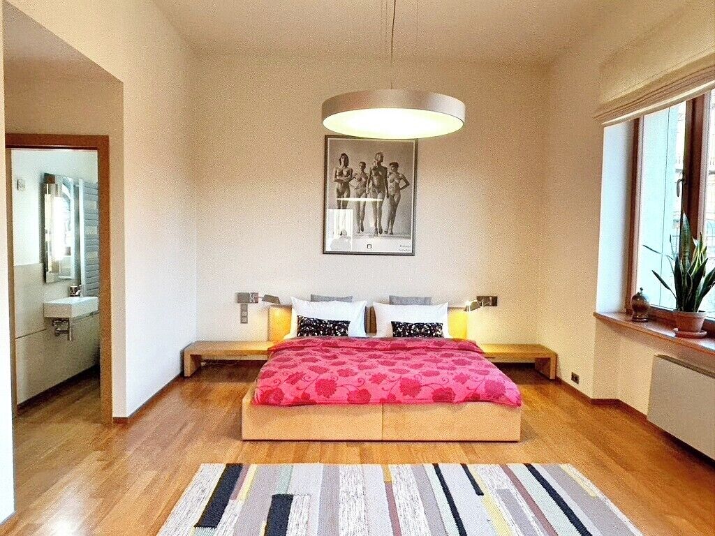 6 bedrooms, in-room safe, desk, iron/ironing board