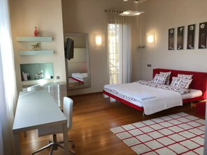 6 chambres, coffre-fort, bureau, fer et planche à repasser