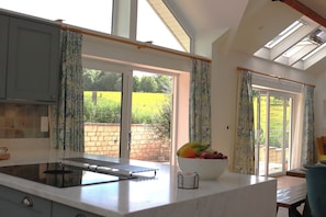 Refrigerador, lavavajillas, tetera/pava eléctrica, tostadora