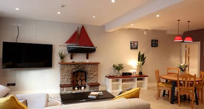 Ryans Roundstone Retreats Quayside Luxury Apt