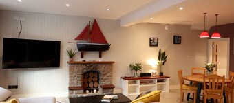 Ryans Roundstone Retreats Quayside Luxury Apt