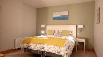 1 bedroom, iron/ironing board, travel crib, WiFi