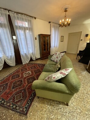 Living area - LIONS VENICE Guest House (Venice)