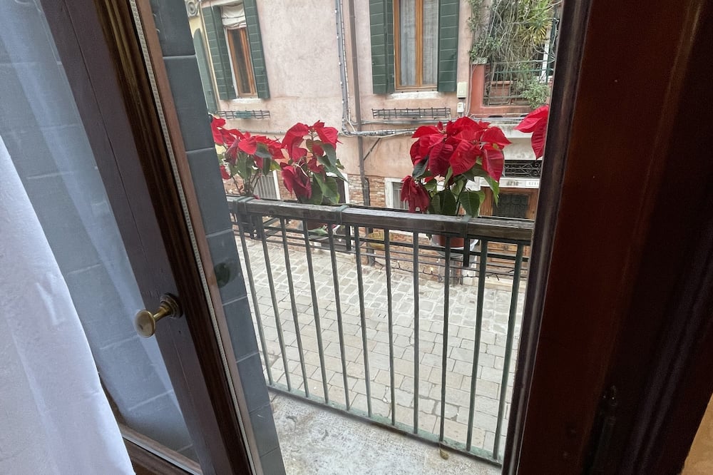 LIONS VENICE Guest House