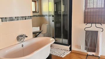 2 habitaciones, escritorio y espacio para trabajar con laptop