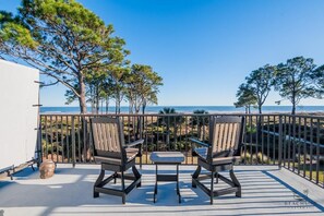 Property grounds - 50 Ocean Club -"Ocean watch" 3 bedroom, 3 bath beach front condo (Hilton Head Island)