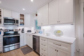 Fridge, microwave, stovetop, dishwasher