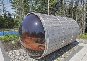 Property grounds - Blom (Dahlia 2) | Family Comfort in the Forest (Shannon)