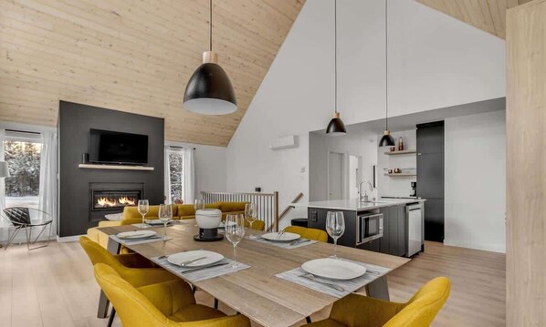 Dining - Blom (Dahlia 2) | Family Comfort in the Forest (Shannon)