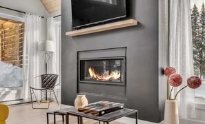 Interior - Blom (Dahlia 2) | Family Comfort in the Forest (Shannon)