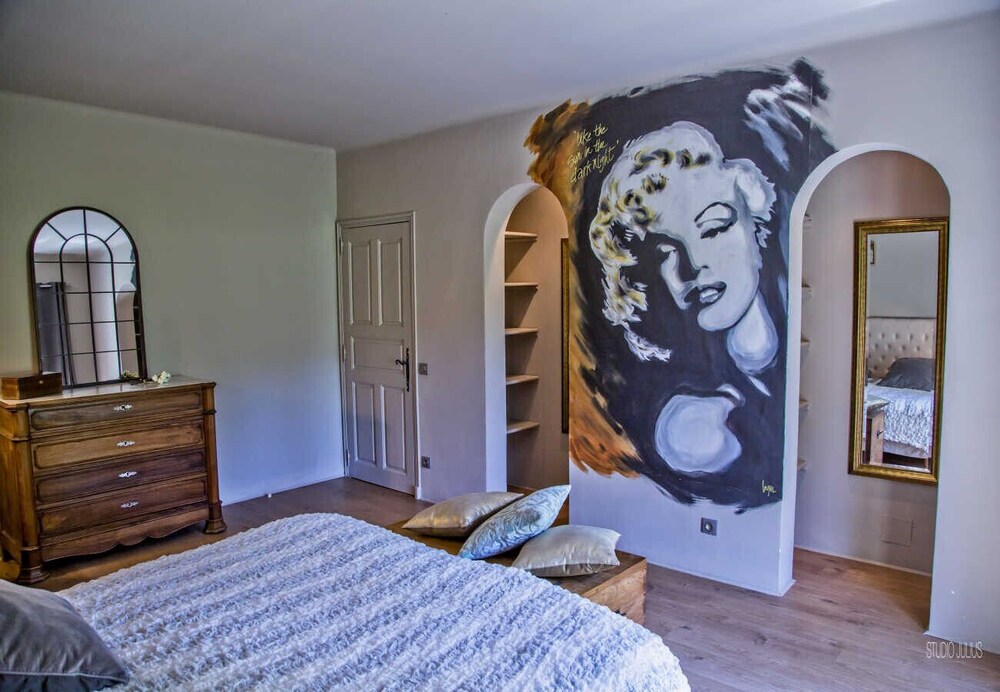 SaintRémydeProvence, Holiday House with large garden, pool and spa