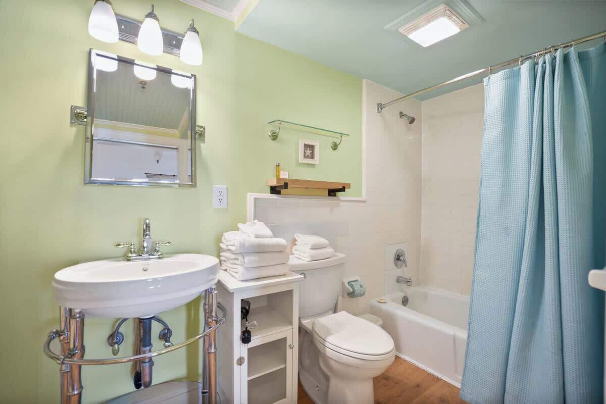 Shower, hair dryer, towels, shampoo