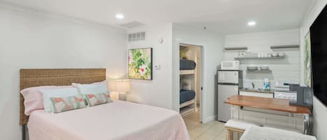 Iron/ironing board, free WiFi, bed sheets