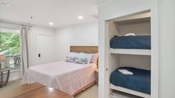 Een strijkplank/strijkijzer, gratis wifi, beddengoed