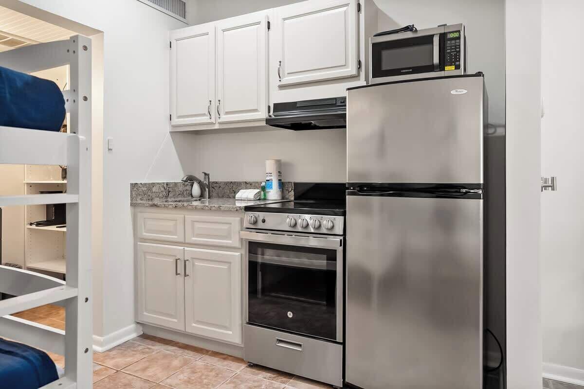 Fridge, microwave, oven, coffee/tea maker