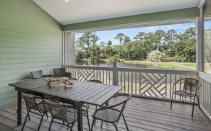 Outdoor dining - 389 Wahoo Drive - Resort Access and Golf Cart Included with this rental! (Fripp Island)