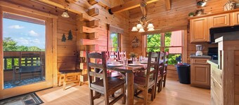 Moonlight Pines Lodge- 4bdrm, Pool Table, Mountain View