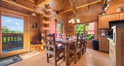 Moonlight Pines Lodge- 4bdrm, Pool Table, Mountain View