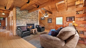 TV, fireplace, video games - Moonlight Pines Lodge- 4bdrm, Pool Table, Mountain View (Sevierville)