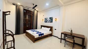 2 bedrooms, iron/ironing board, WiFi