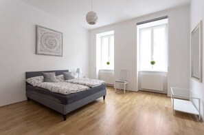 2 chambres, fer et planche à repasser, Wi-Fi, draps fournis