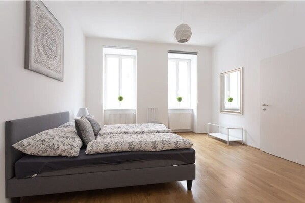 2 chambres, fer et planche à repasser, Wi-Fi, draps fournis