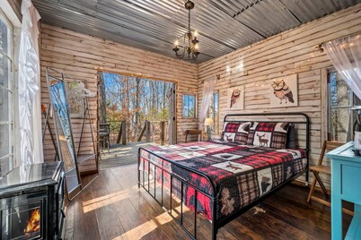 Owl`s House: Peaceful Treehouse | Firepit + Grill*Pet Friendly!