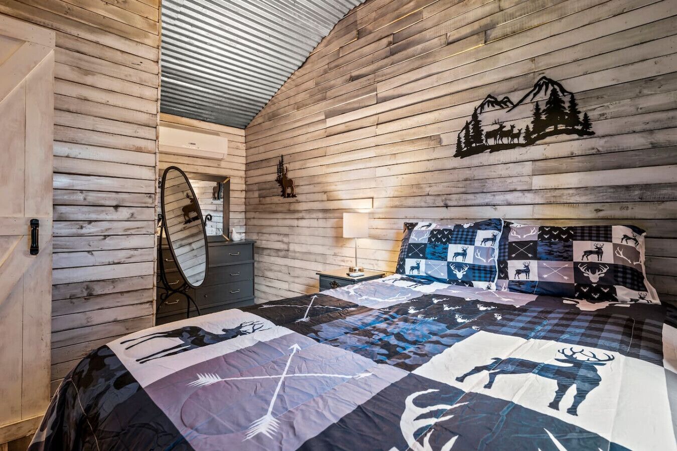 2 bedrooms, desk, free WiFi, bed sheets