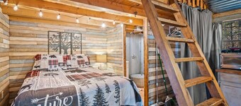 Yes Deer: Peaceful Cabin w/TV + Wi-Fi + Firepit | Pets!
