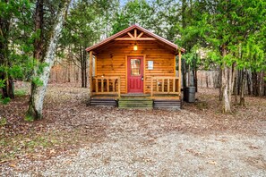 Exterior - Yes Deer: Peaceful Cabin w/TV + Wi-Fi + Firepit | Pets! (Mount Juliet)