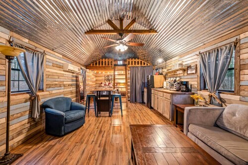 Yes Deer: Peaceful Cabin w/TV + Wi-Fi + Firepit | Pets!