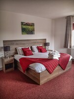 Honeymoon Double Room | Soundproofing, free WiFi, bed sheets