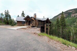 Exterior - Brand New Home Across from Purg - Awesome Views, Arcade Game, Hot Tub, AC (Durango)