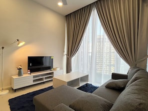 Basic Studio | Living area | 40-inch Smart TV with digital channels, offices - D'pristine By Antlerzone (Iskandar Puteri)