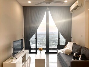 Estúdio básico | Área de estar | Smart TV 40 polegadas com canais digitais, escritórios