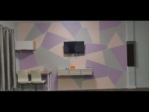 Tomannsrom – superior, flere senger, ikke-røyk | Skrivebord, skrivebord for bærbar PC og blendingsgardiner