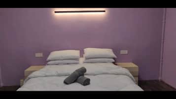 Studio Superior, 1 Tempat Tidur Queen, Bebas Asap Rokok | Meja kerja, ruang kerja ramah laptop, dan tirai kedap cahaya