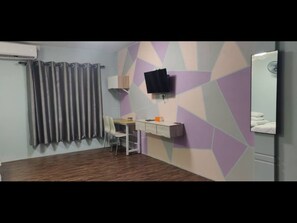 Desk, laptop workspace, blackout curtains, iron/ironing board - Tazrah Roomstay (Kuala Rompin)