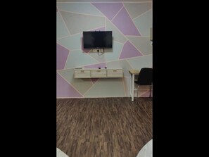 Desk, laptop workspace, blackout curtains, iron/ironing board - Tazrah Roomstay (Kuala Rompin)