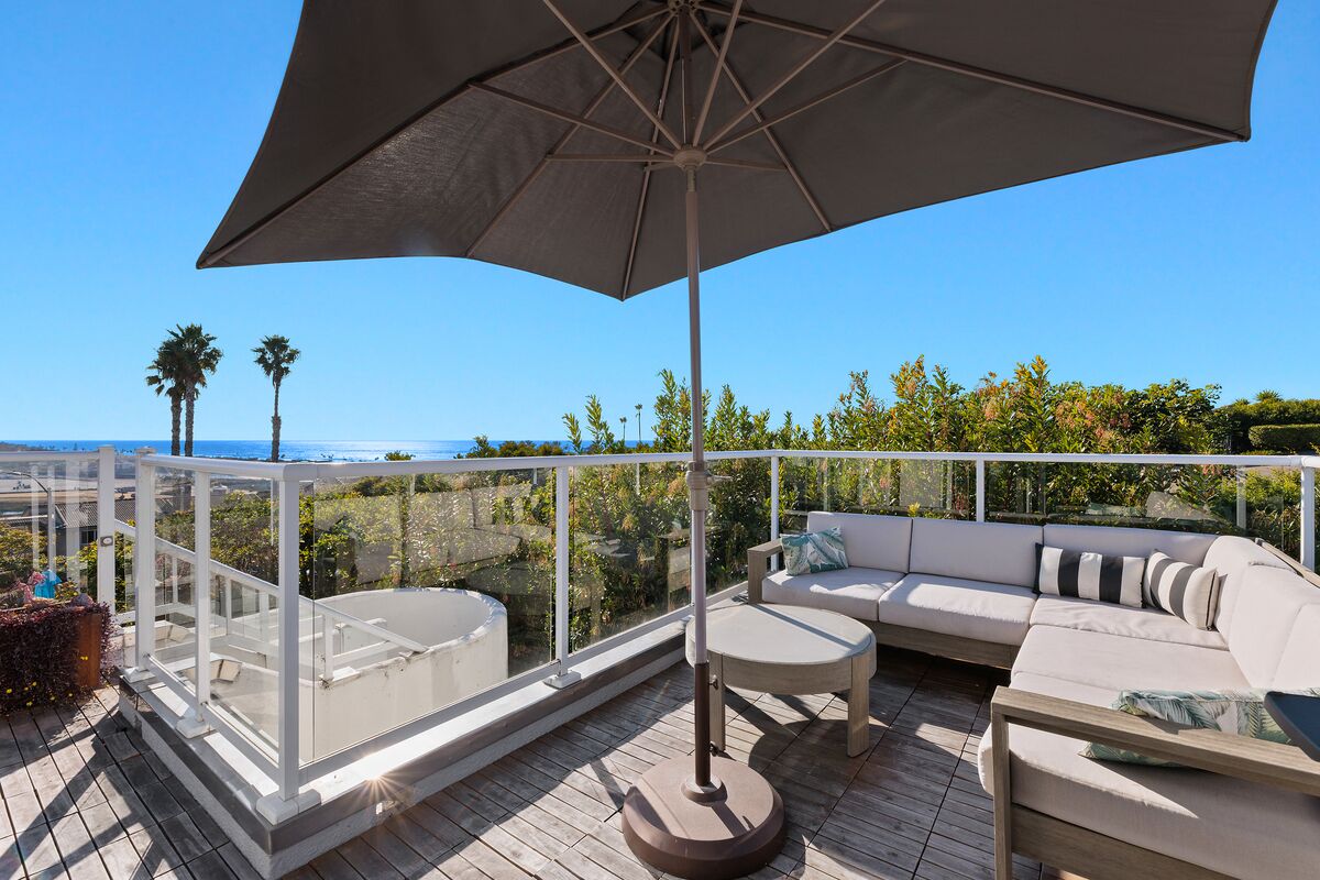 AMAZING 180 DEGREE PANORAMIC & WHITE WATER OCEAN VIEWS