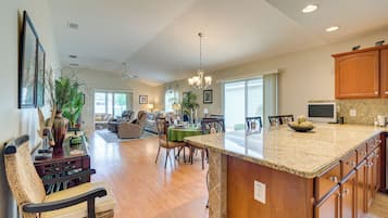 House (2 Bedrooms) | Interior