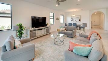 House (4 Bedrooms) | Interior